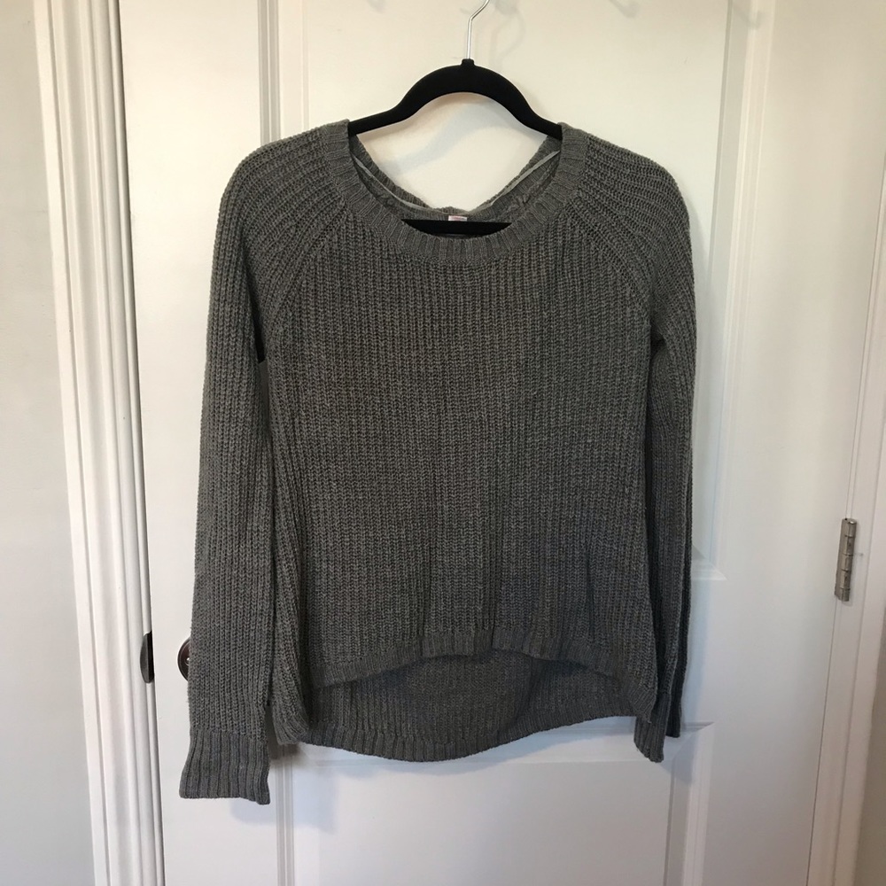 Gray sweater. Like new. No pilling in sweater.